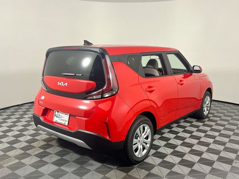 Used 2022 Kia Soul LX FWD image 3