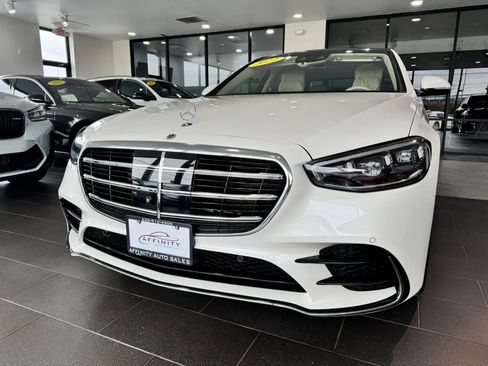 Used 2022 Mercedes-Benz S 580 4MATIC Sedan w/ AMG Line Package image 11