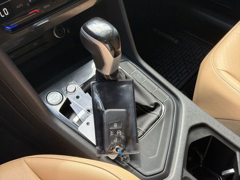 Used 2024 Volkswagen Tiguan SE image 36