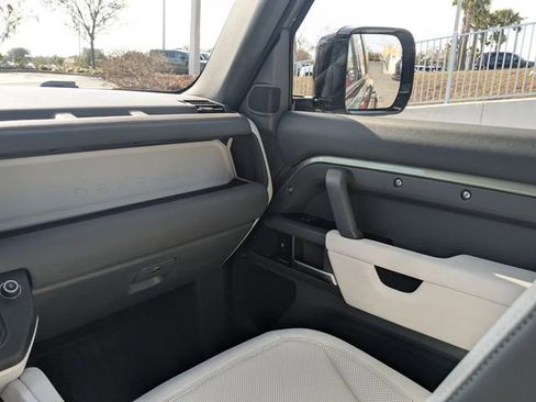 Used 2025 Land Rover Defender 110 S image 15