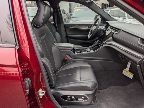 Certified 2024 Jeep Grand Cherokee Overland w/ Luxury Tech Group IV image 33