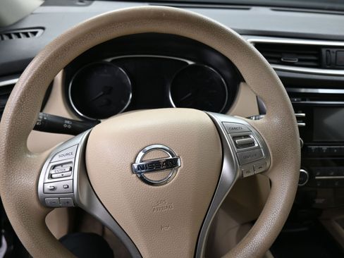 Used 2015 Nissan Rogue S w/ S Family Package image 14