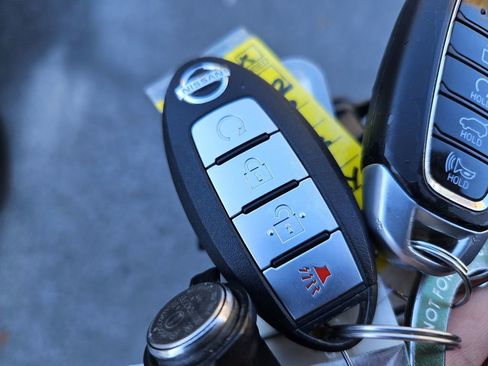 Used 2021 Nissan Rogue Sport SV w/ Technology Package image 36