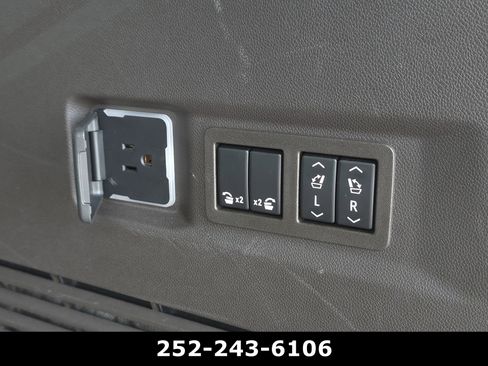 Used 2023 GMC Yukon SLT w/ SLT Premium Package image 66