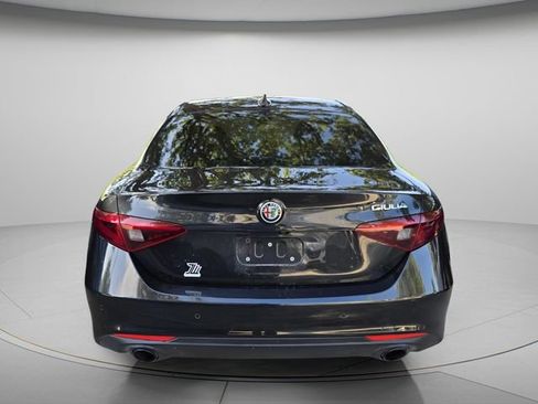 Used 2022 Alfa Romeo Giulia Ti RWD image 6