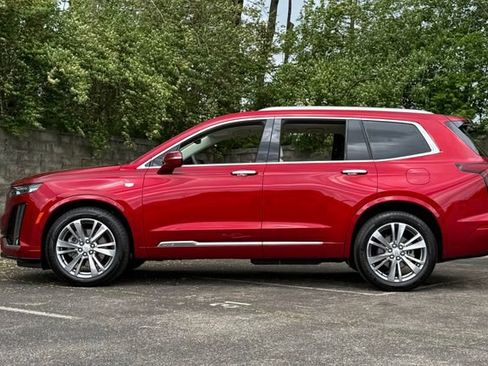 Used 2024 Cadillac XT6 Premium Luxury w/ Technology Package FWD image 6
