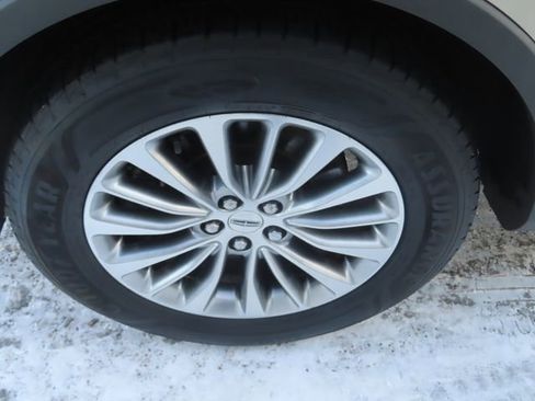 Used 2017 Lincoln MKX Select w/ Lincoln MKX Climate Package image 15