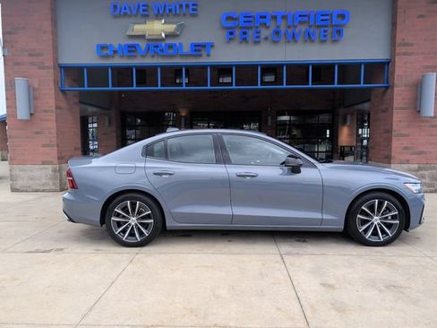 Used 2022 Volvo S60 B5 Momentum AWD/4WD image 10