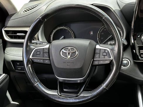 Used 2020 Toyota Highlander XLE AWD/4WD image 20
