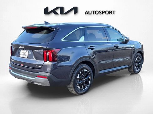 Certified 2025 Kia Sorento S w/ Panoramic Sunroof Package FWD image 8