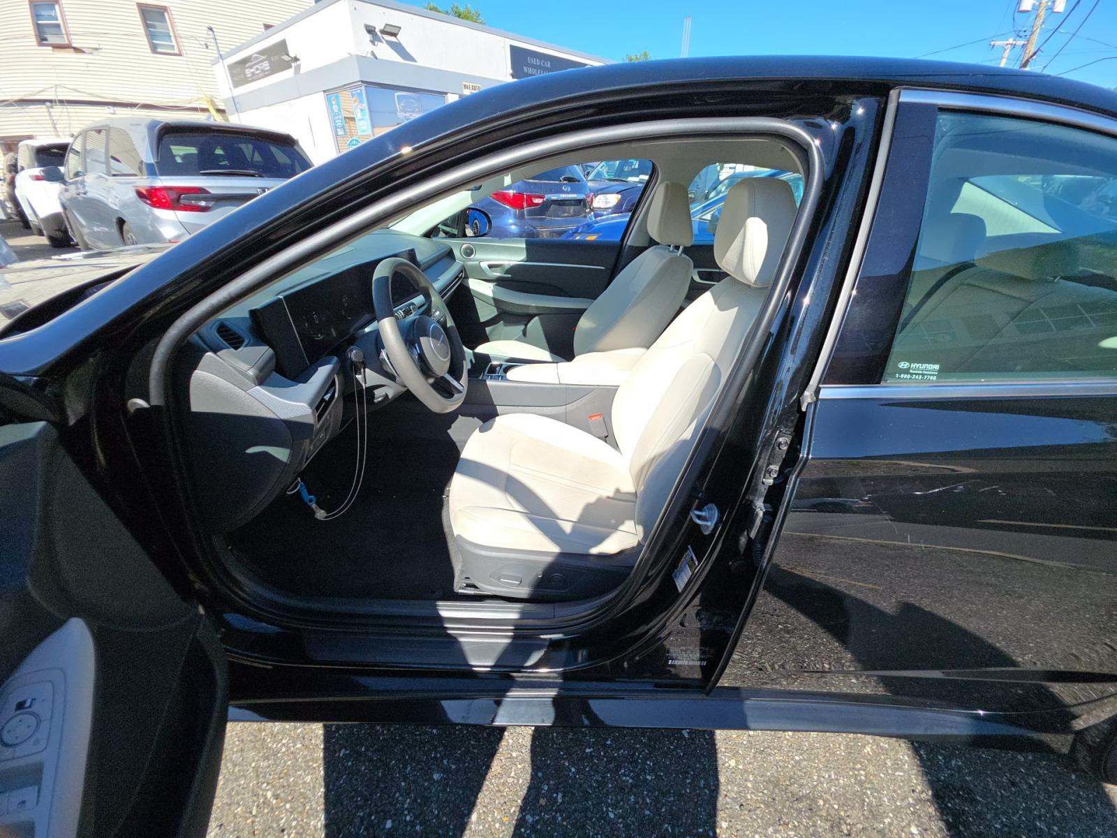 Used 2025 Hyundai Sonata SEL FWD image 3