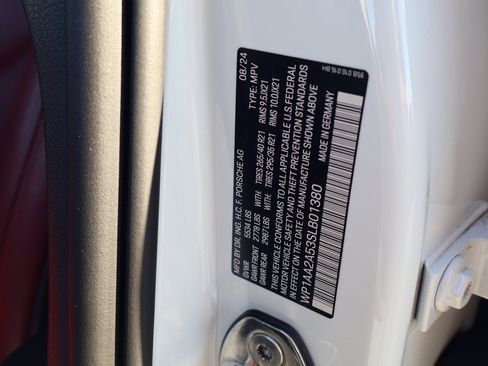 Certified 2025 Porsche Macan image 29