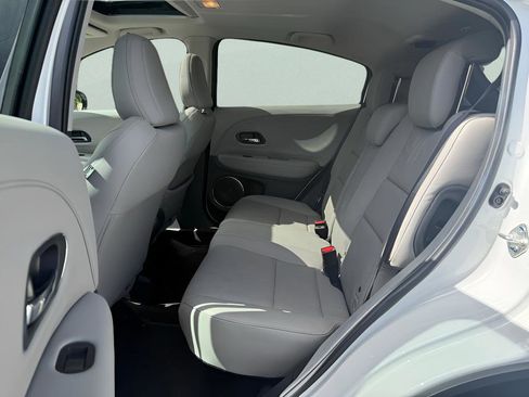 Used 2021 Honda HR-V EX-L image 11