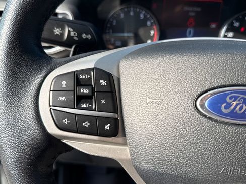 Certified 2021 Ford Explorer XLT w/ Equipment Group 202A image 15