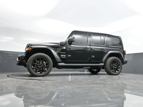 Used 2022 Jeep Wrangler Unlimited Sahara w/ Cold Weather Group image 34
