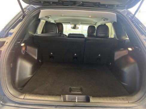 Used 2019 Jeep Cherokee Trailhawk w/ Cold Weather Group image 14