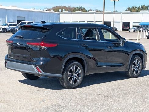Used 2020 Toyota Highlander XLE image 5