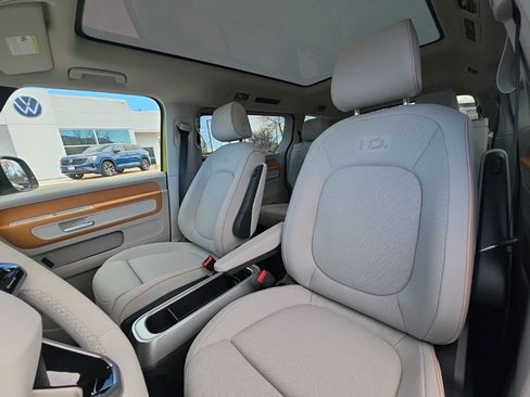 New 2025 Volkswagen ID. Buzz 1st Edition AWD/4WD image 11