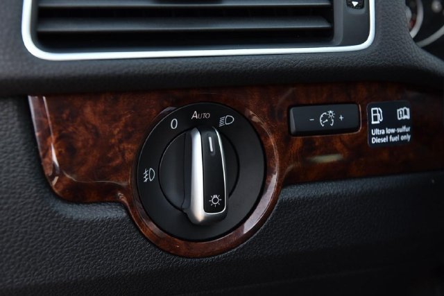 Used 2013 Volkswagen Passat TDI SEL Premium FWD image 11