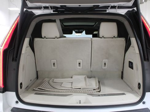 Used 2021 Cadillac Escalade Sport Platinum RWD image 26