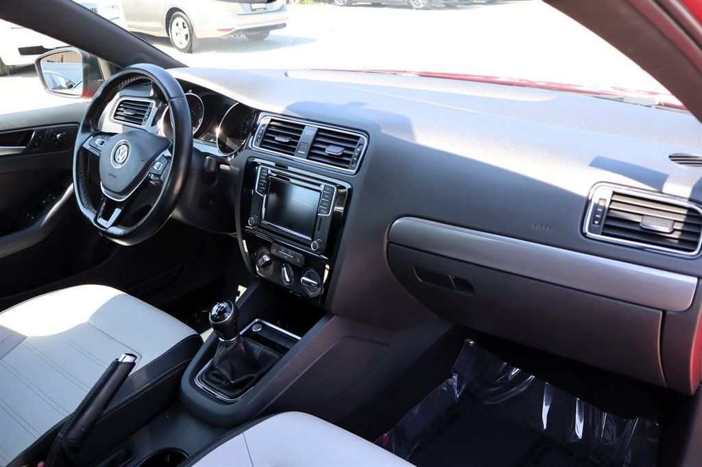 Used 2016 Volkswagen Jetta Sport FWD image 17