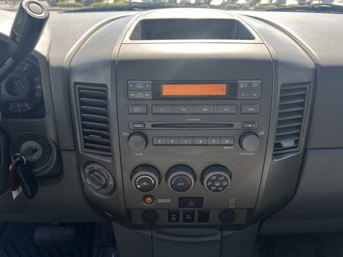 Used 2005 Nissan Titan SE w/ (R02) SE Off-Road Pkg image 12