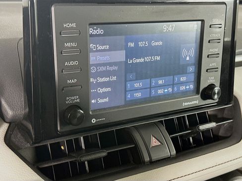 Used 2021 Toyota RAV4 XLE FWD image 19