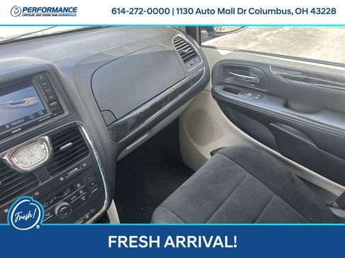 Used 2012 Chrysler Town & Country Touring w/ Entertainment Group #1 FWD image 19