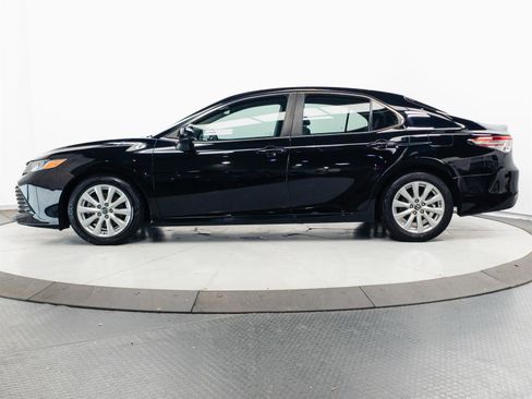 Used 2018 Toyota Camry LE FWD image 6