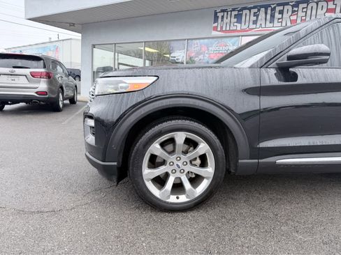 Used 2020 Ford Explorer Platinum w/ Premium Technology Package image 3
