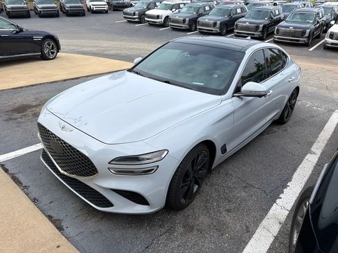 Used 2022 Genesis G70 3.3T RWD image 2
