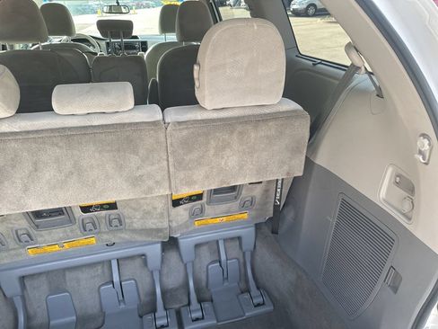 Used 2013 Toyota Sienna LE FWD image 23