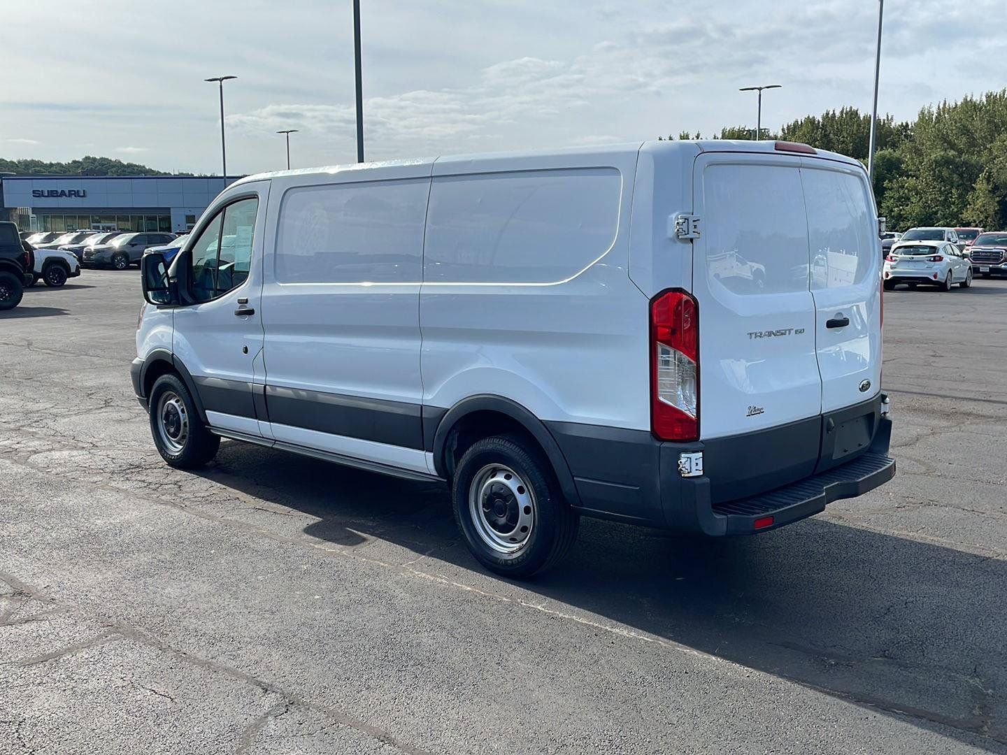 Used 2017 Ford Transit 150 130 Low Roof RWD image 3