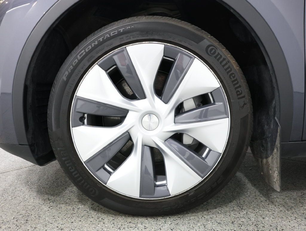Used 2023 Tesla Model Y 2WD image 5