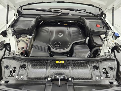 Certified 2025 Mercedes-Benz GLS 450 4MATIC image 17