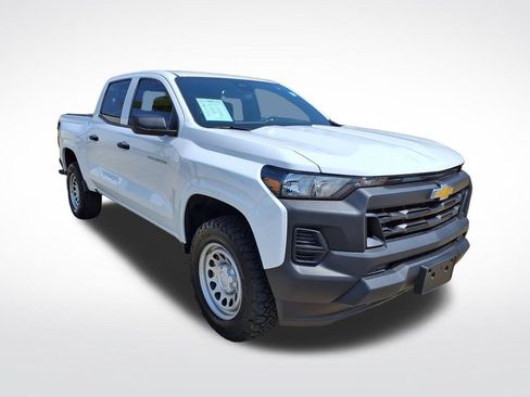 Used 2025 Chevrolet Colorado W/T w/ Advanced Trailering Package AWD/4WD image 3