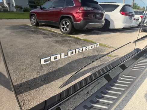 Used 2022 Chevrolet Colorado LT w/ LT Convenience Package AWD/4WD image 17