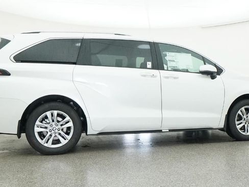 New 2026 Toyota Sienna Limited FWD image 26