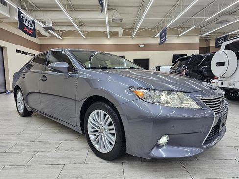 Used 2014 Lexus ES 350 w/ Luxury Package FWD image 4