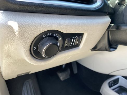 Used 2023 Chrysler Voyager LX FWD image 22