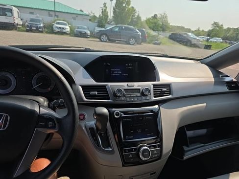 Used 2016 Honda Odyssey SE image 5