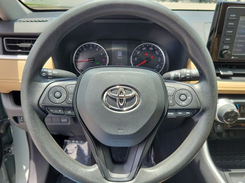 Used 2022 Toyota RAV4 XLE w/ Convenience Package FWD image 20