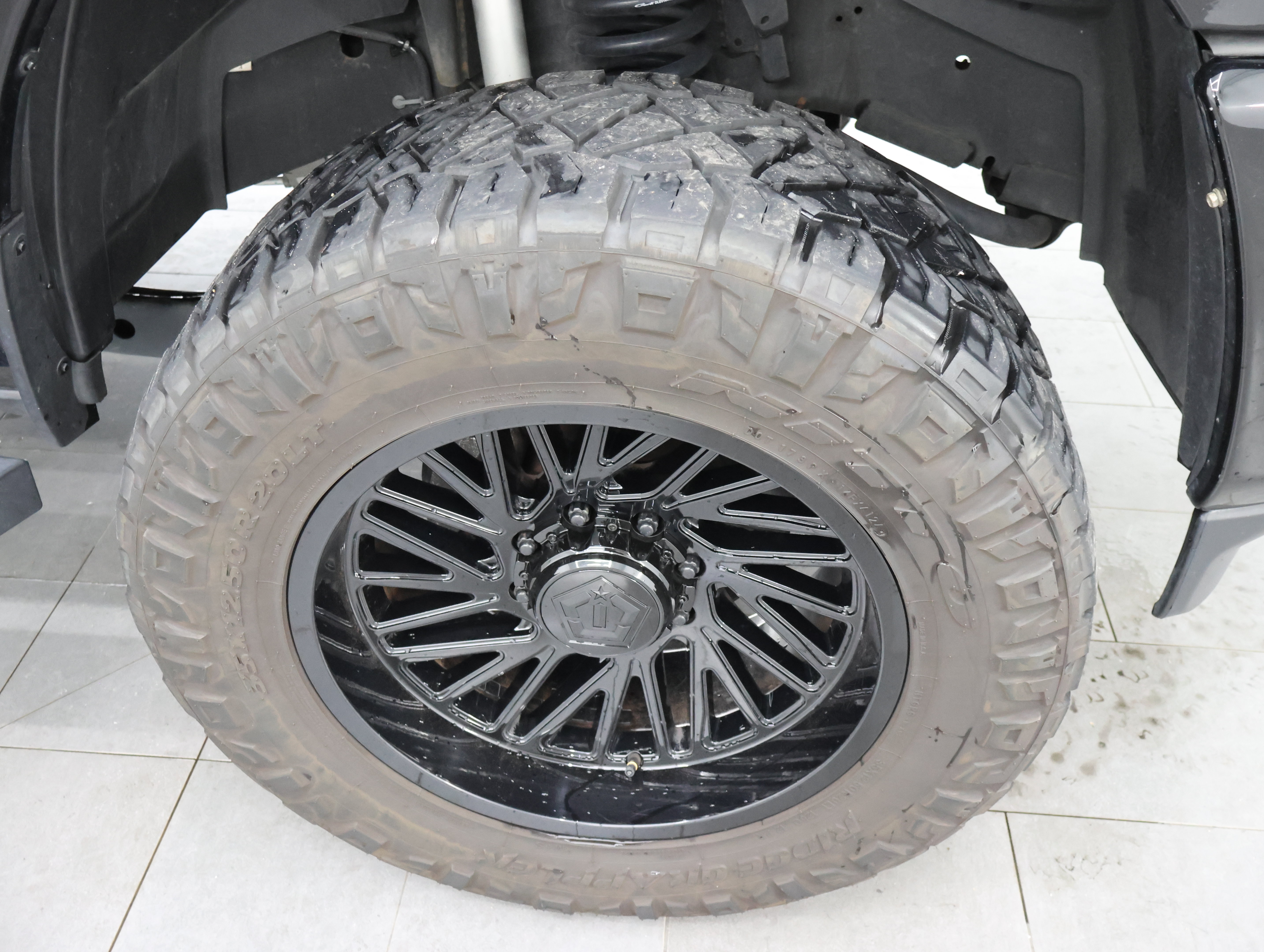 Used 2024 RAM 2500 Laramie AWD/4WD image 3
