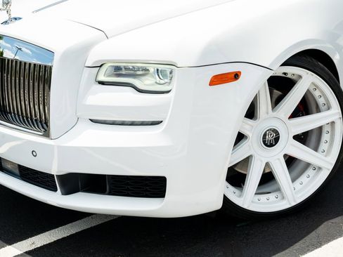 Used 2010 Rolls-Royce Ghost RWD image 3
