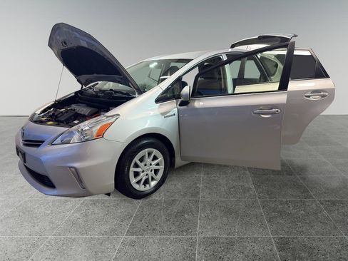 Used 2014 Toyota Prius V Three FWD image 11