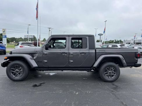 New 2025 Jeep Gladiator Sport AWD/4WD image 4
