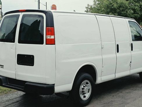 Used 2014 Chevrolet Express 2500 RWD image 8