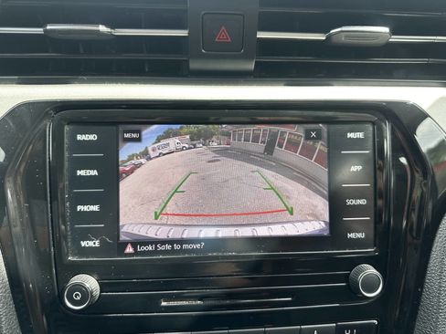 Used 2021 Volkswagen Passat 2.0T SE image 32