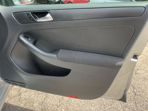 Used 2011 Volkswagen Jetta Sedan FWD image 30