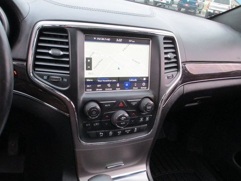 Used 2018 Jeep Grand Cherokee Overland image 25